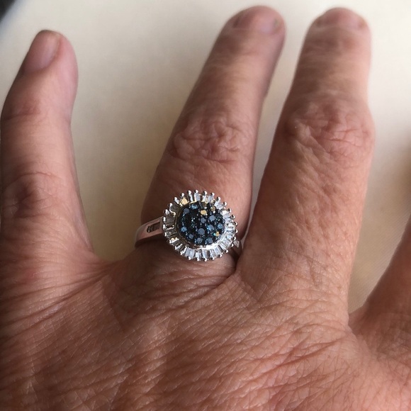 Gorgeous Blue and White Diamond 925 Ring - Picture 10 of 10